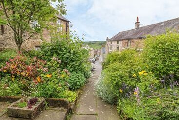 Holly Cottage