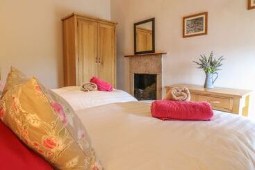 Holly Cottage
