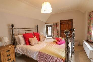 Holly Cottage