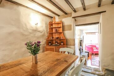 Holly Cottage