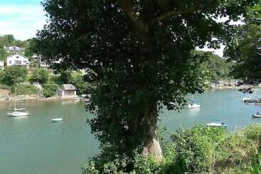 קוטג'' Junket Studio