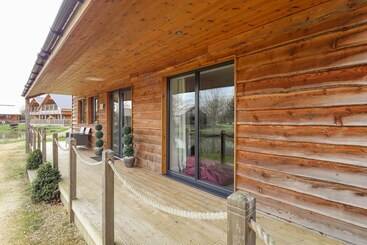 별장 Lily Pad Lodge