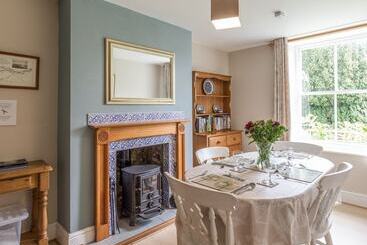 Old Hall Cottage