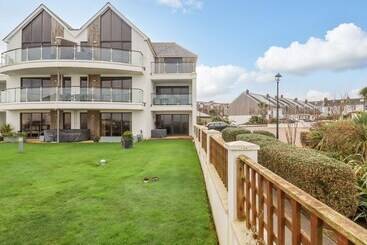 47 Bredon Court