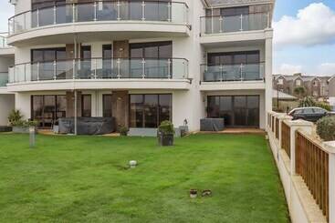 47 Bredon Court