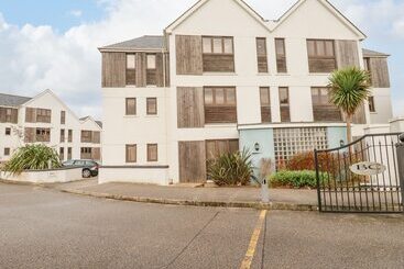 47 Bredon Court