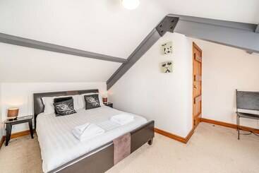 5 The Granary