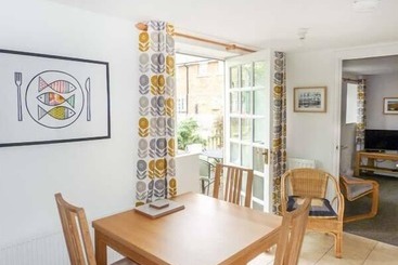 9 Swallow Court