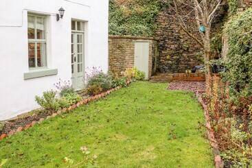 Canalside Cottage