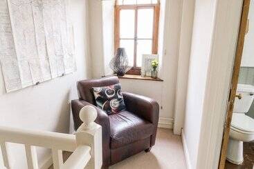 Canalside Cottage
