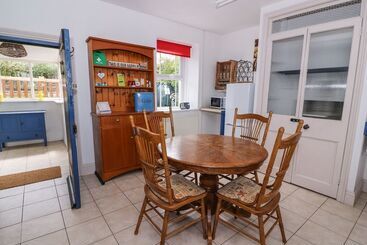 Cozy Cwtch Cottage
