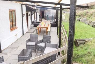 Maestyddyn Farm House