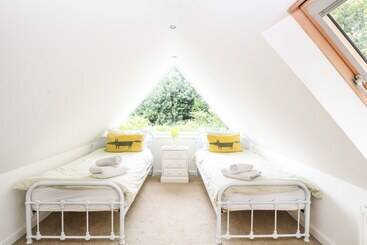 Oak Tree Lodge