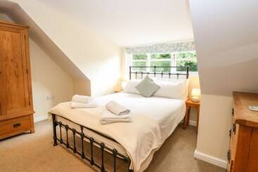 Oak Tree Lodge
