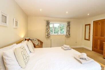 Oak Tree Lodge