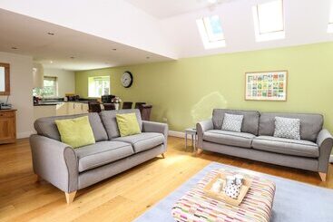 Oak Tree Lodge