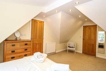 Oak Tree Lodge