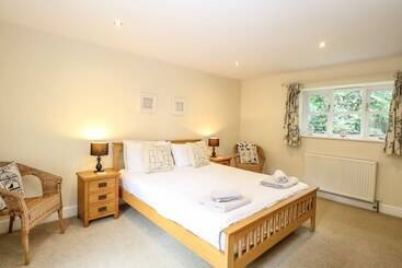 Oak Tree Lodge