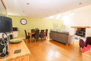 Oak Tree Lodge