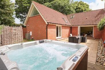 Oak Tree Lodge