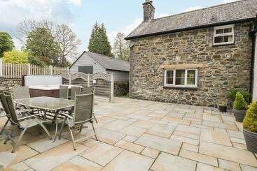 Parc Cottage
