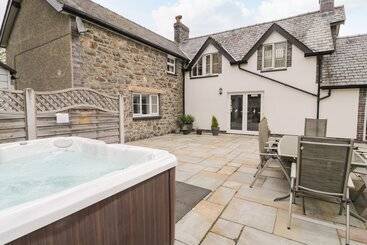 Parc Cottage