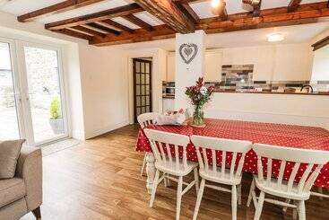 Parc Cottage
