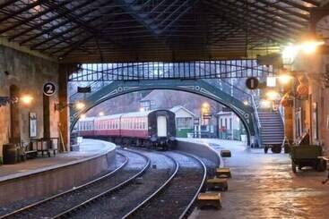 Platform 2 & 3/4