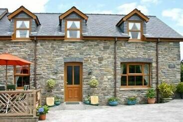 Tangaer Cottage
