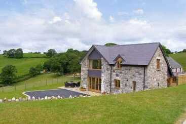 Tyn Y Celyn Canol