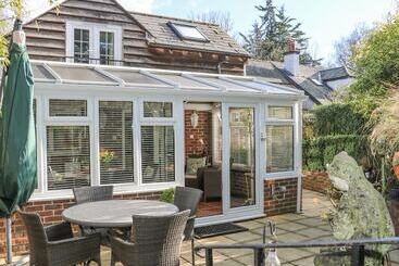 Woodend Annexe