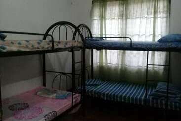 Hostal Los Primos   Hostel