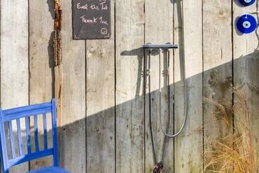 تختخواب و صبحانه Driftwood Beach House