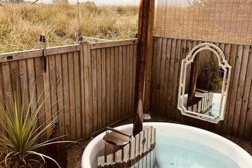 تختخواب و صبحانه Driftwood Beach House