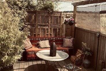 تختخواب و صبحانه Driftwood Beach House