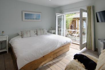 تختخواب و صبحانه Driftwood Beach House