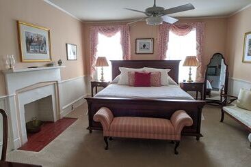 Benjamin Ellis House Bed & Breakfast