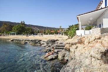 هتل Casa Limnionari Beach House