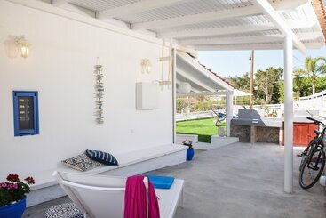 هتل Casa Limnionari Beach House