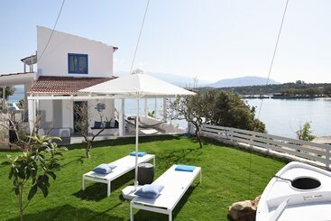 هتل Casa Limnionari Beach House