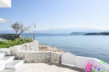 هتل Casa Limnionari Beach House