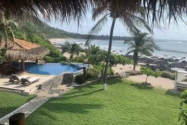 هتل Casa Manzanillo Boutique