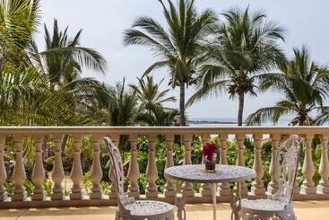 هتل Casa Manzanillo Boutique