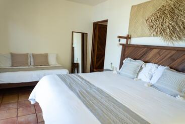 هتل Casa Manzanillo Boutique