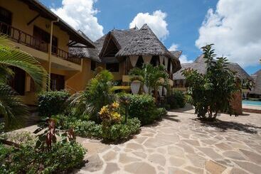 هتل Double Heart Malindi Resort
