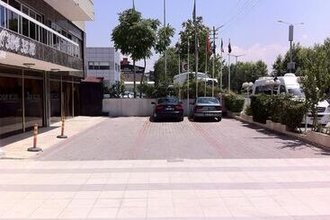 هتل Eyna