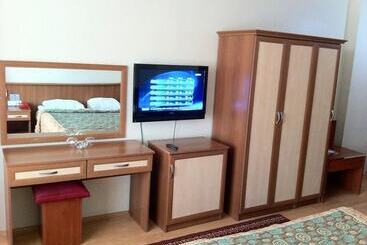 هتل Eyna