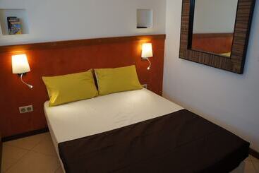 هتل Hôtel Le Dronmi