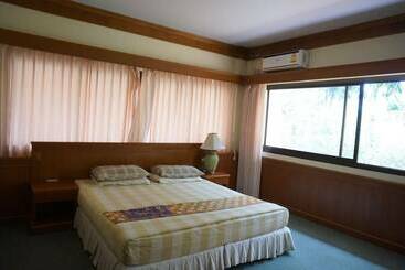 هتل Kangpheka Resort
