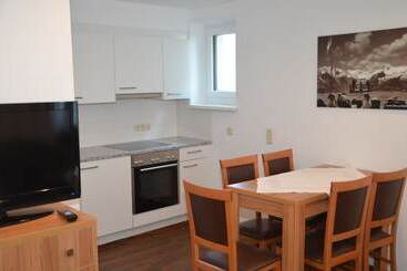 هتل Neue Post Apartments